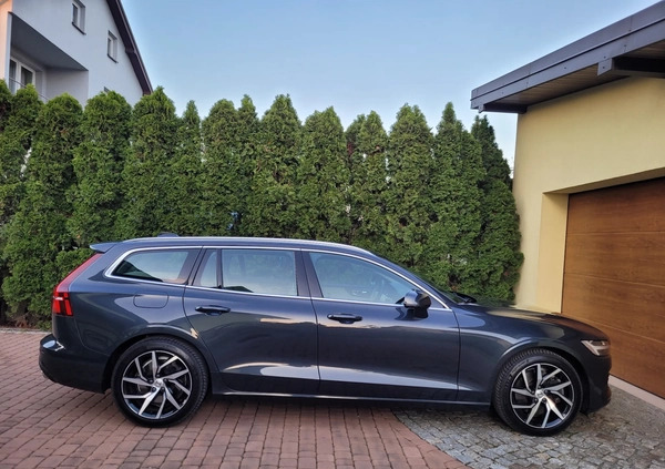 Volvo V60 cena 88800 przebieg: 203000, rok produkcji 2019 z Opoczno małe 379